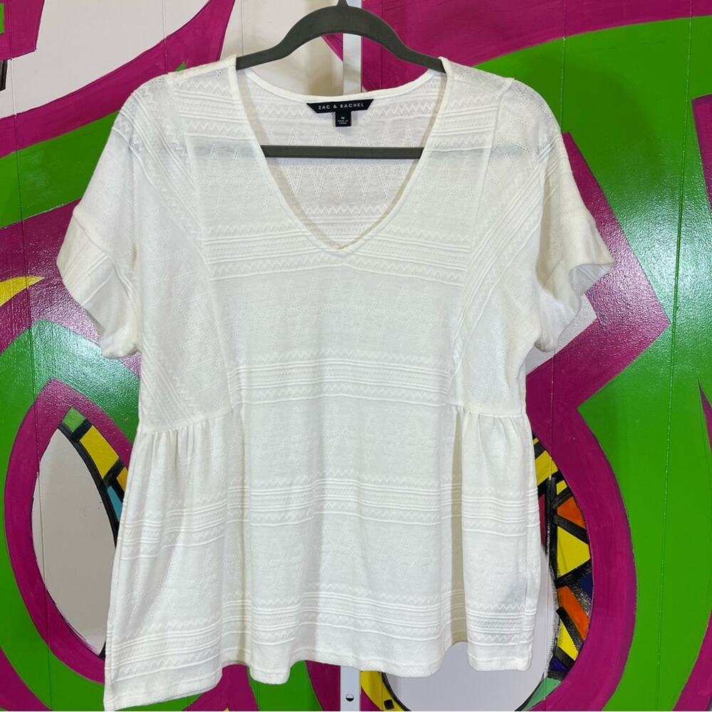 Zac & Rachel. White Blouse. Size Medium. In excellent condition!